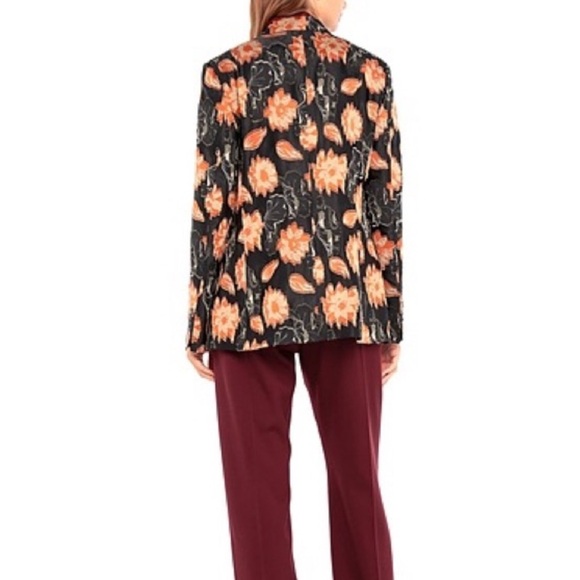 FLASH SALE $3,000 Brand New Salvatore Ferragamo Floral Blazer
Size: 36 - Picture 8 of 13